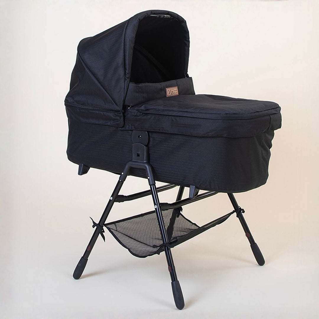 Mountain Buggy Carrycot Plus Urban Jungle Caviar 1
