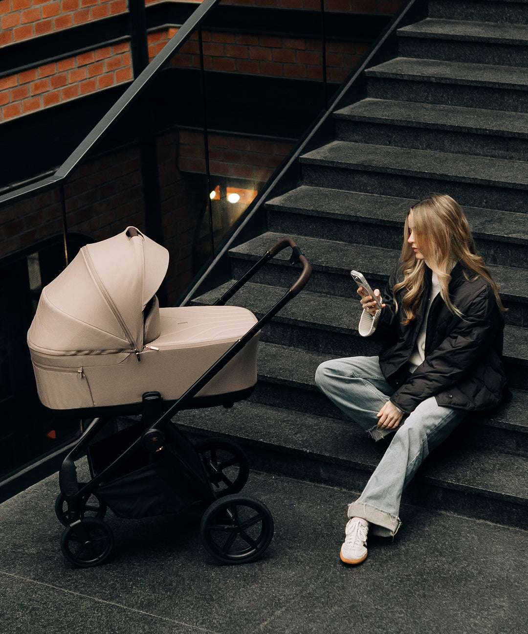 Venicci Claro 2 Almond Carrycot session