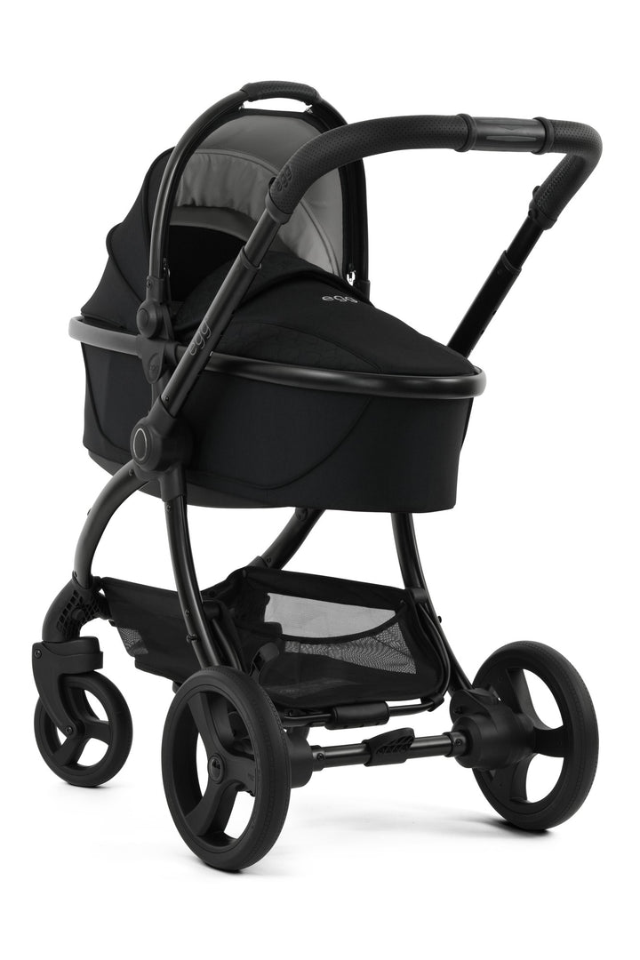 egg 3 Panther carrycot on chassis