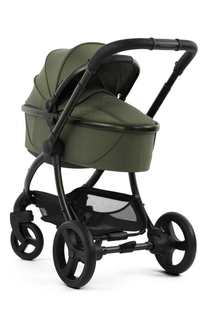 egg 3 Sage carrycot on chassis