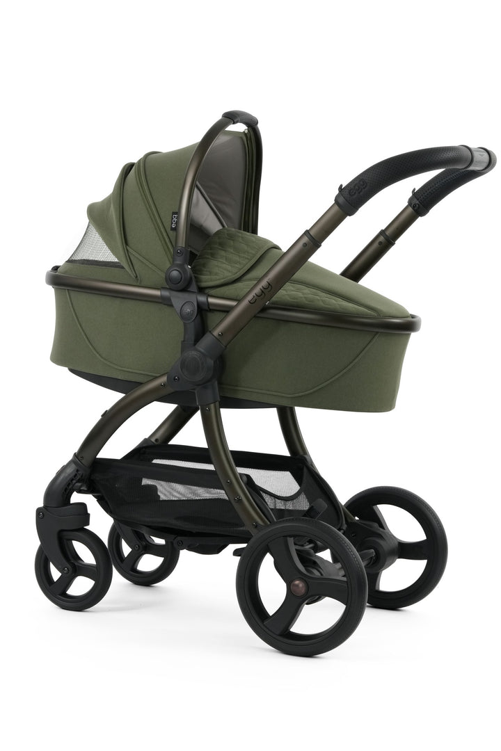 egg 3 Sage carrycot on chassis